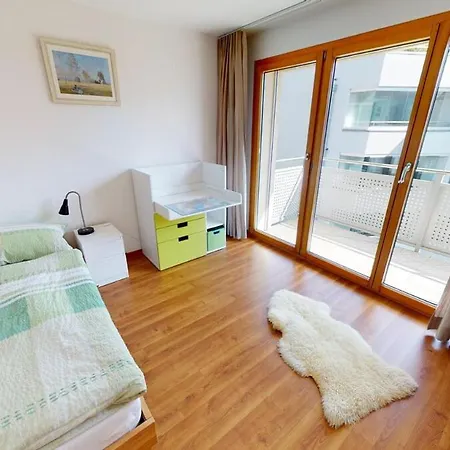 Bijou In Mitten Von *